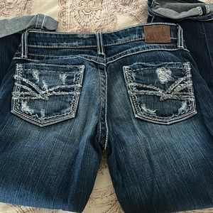 Euc BKE Sabrina Crop Jean Stretch Distressed Sz 26